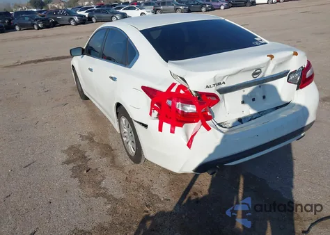 2017 Nissan Altima 2.5 S z USA, uszkodzony, nr VIN 1N4AL3AP0HN354291